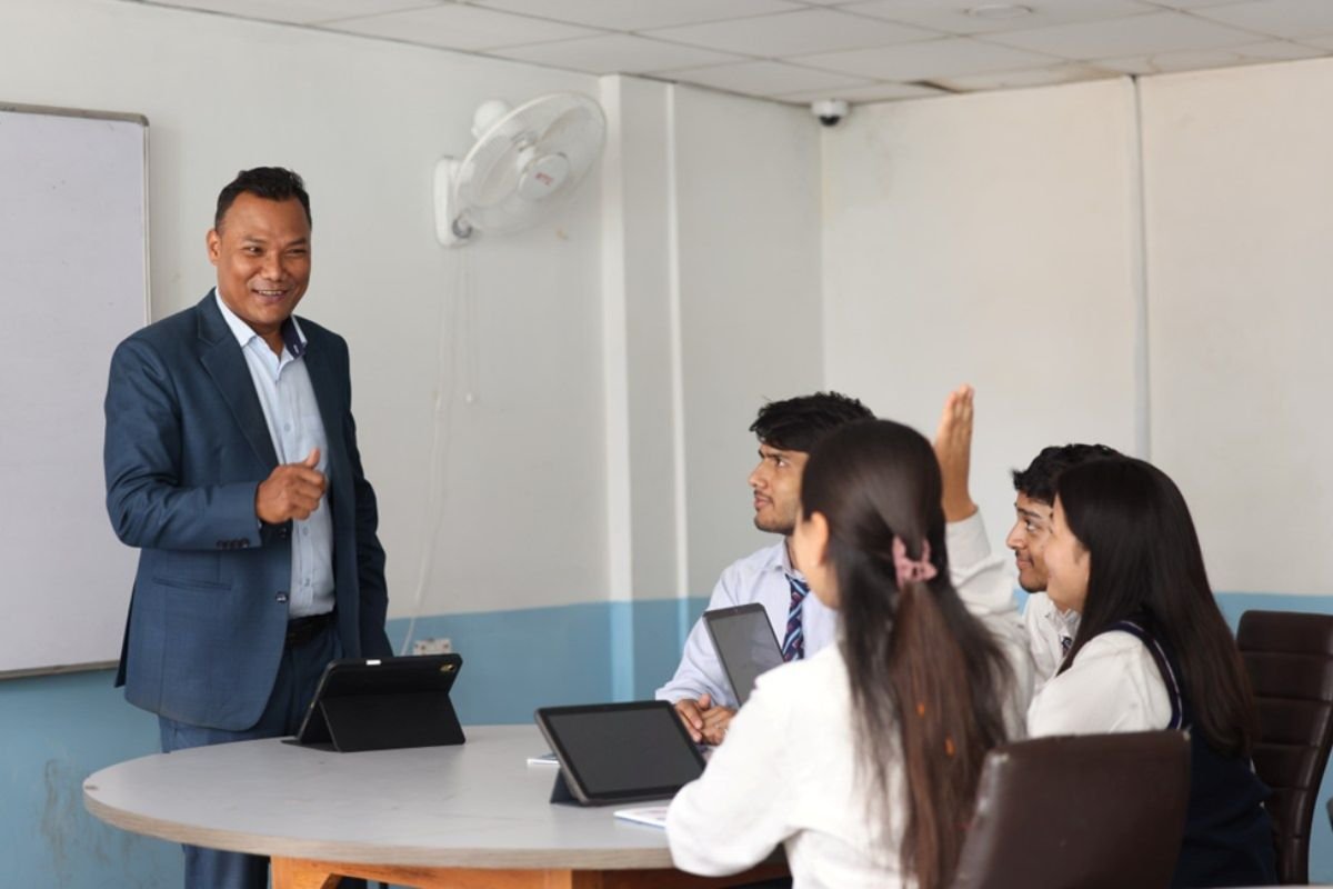 BIT students attending a lecture from an instructor, part of choosing the right BIT degree in Nepal